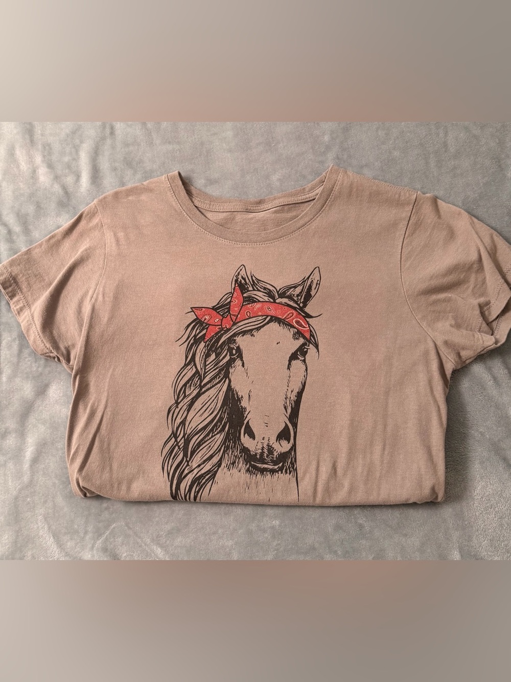 Women’s Horse Graphic Tee - Sand with Red Bandana